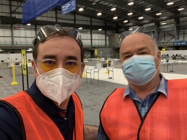 CA Board member Dr. Gerald Olin and CCA member Dr. Tim Pethrick at a vaccinations clinic in Winnipeg, MB